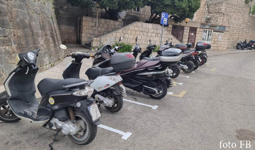 moto parking