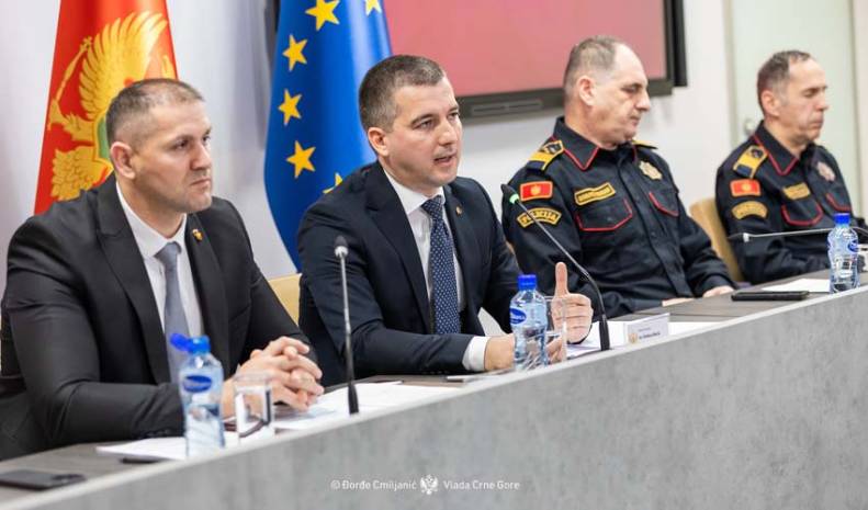 PRESS KONFERENCIJA ZAMJENIKA PREMIJERA I DIREKTORA UPRAVE POLICIJE